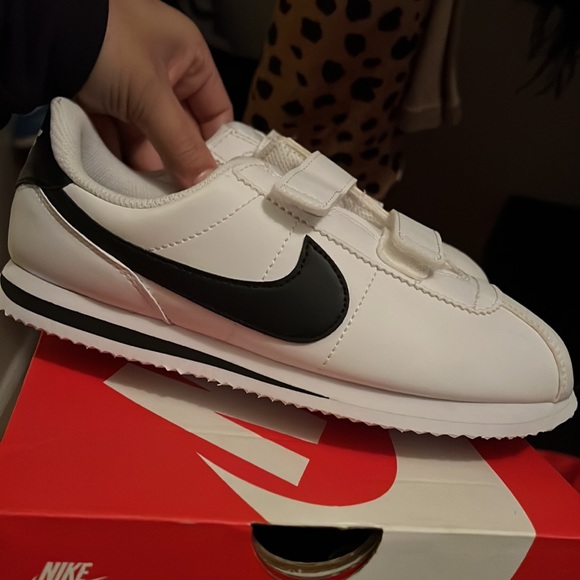 Brand new Nikes - Picture 2 of 4